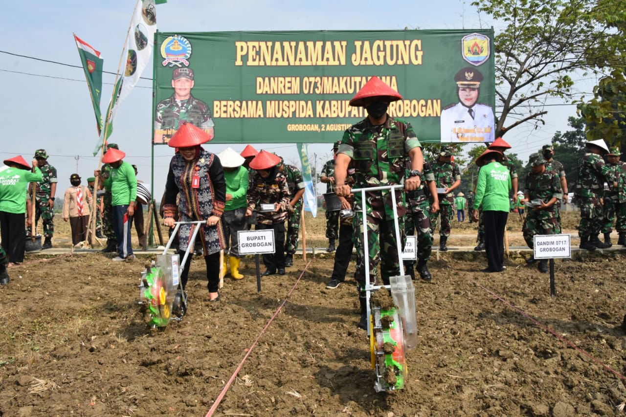 Tingkatkan Ketahanan Pangan, Danrem 073/Makutarama Tanam Jagung Bersama